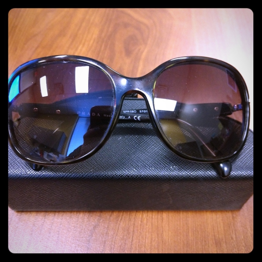 💯 Authentic Tortoise color Prada Sunnies w/case